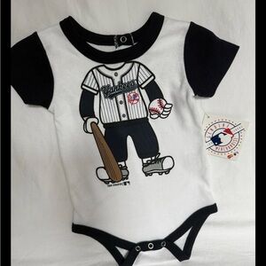 MLB Yankees Infant Bodysuit with Baseball Graphic NY mini fan onesie